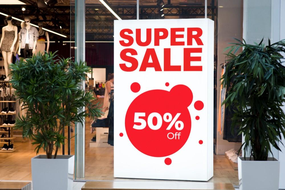 illustration of digital-signage-player in mall