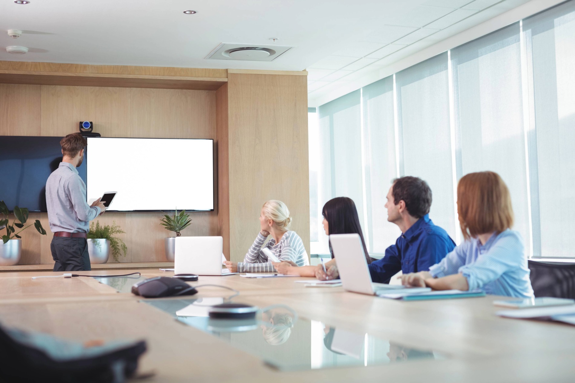 business-people-at-conference-table-in-office-2025-04-05-06-30-30-utc business-people-at-conference-table-in-office-2025-04-05-06-30-30-utc