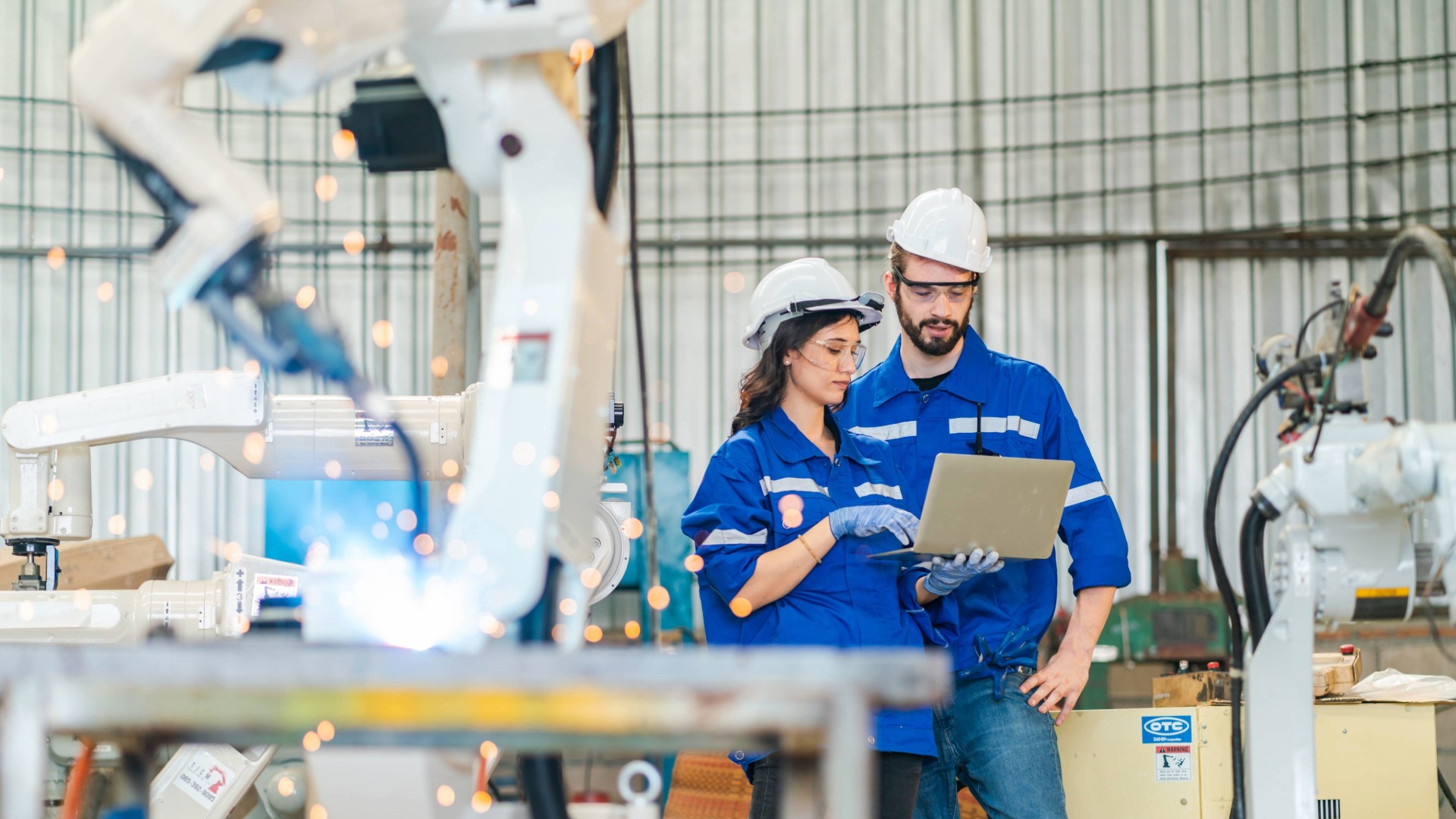 professional-technician-engineer-checking-mechanic-2025-03-24-19-26-31-utc professional-technician-engineer-checking-mechanic-2025-03-24-19-26-31-utc