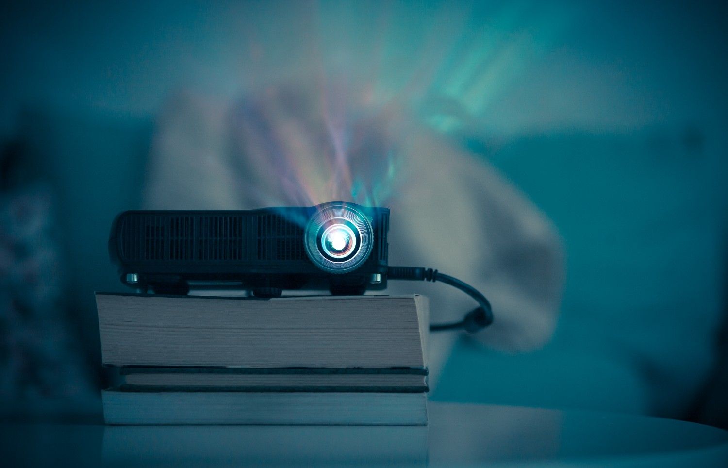 ILLUSTRATION OF MINI-PORTABLE-PROJECTOR